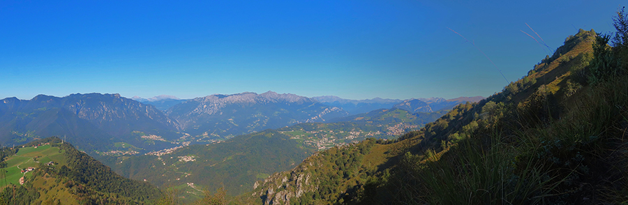Vista sulla Val Brembana verso S. Giovanni Bianco-Dossena con cima Monte Gioco